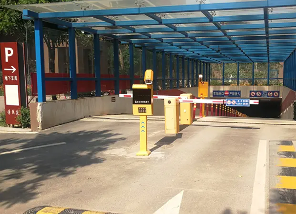 車牌識(shí)別系統(tǒng)設(shè)備進(jìn)行不斷更新和不斷檢測